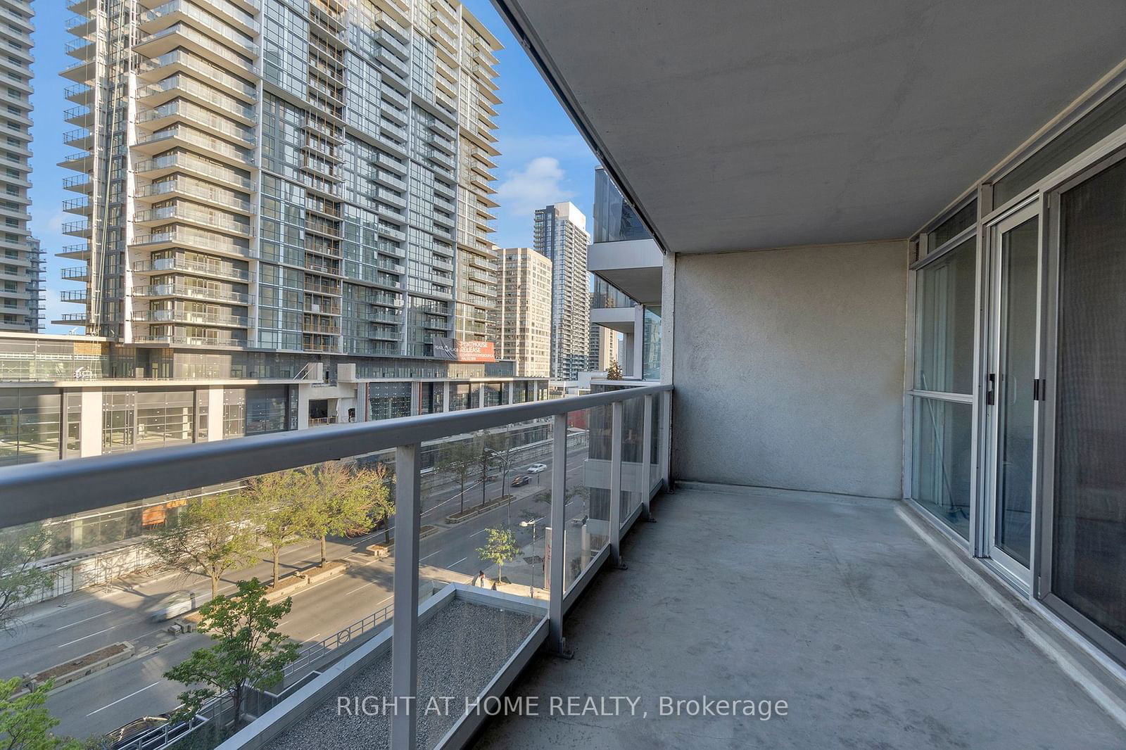 4968 Yonge St, unit 808 for sale