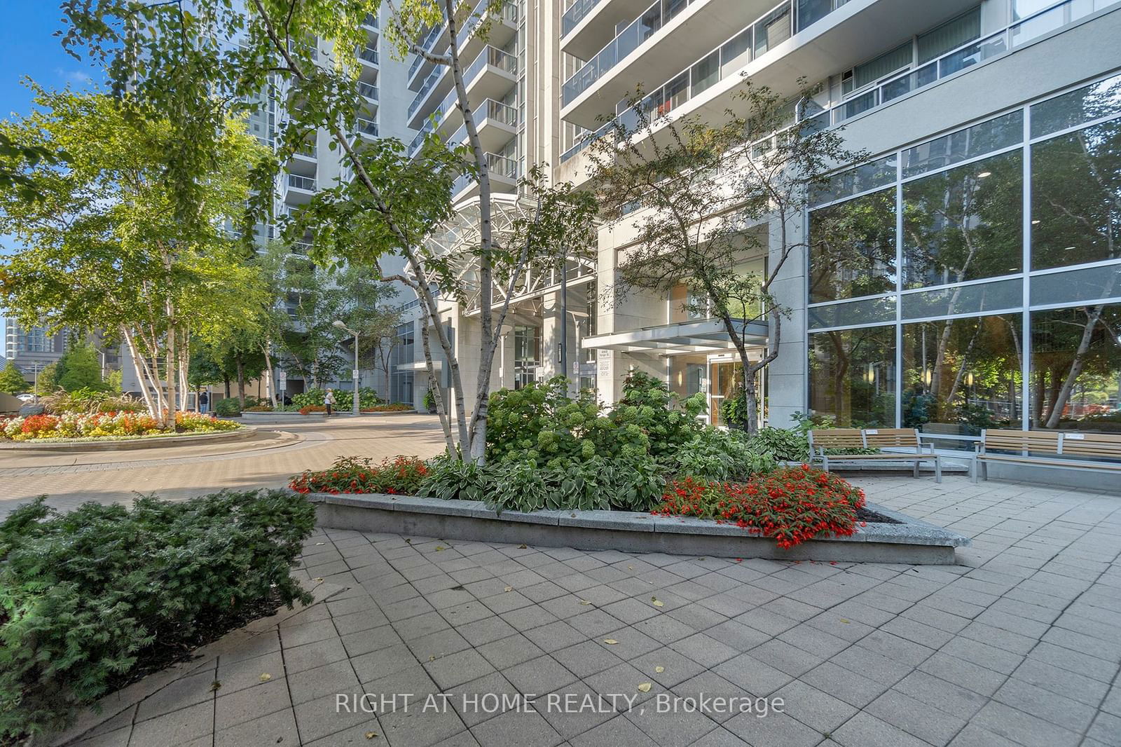 4968 Yonge St, unit 808 for sale