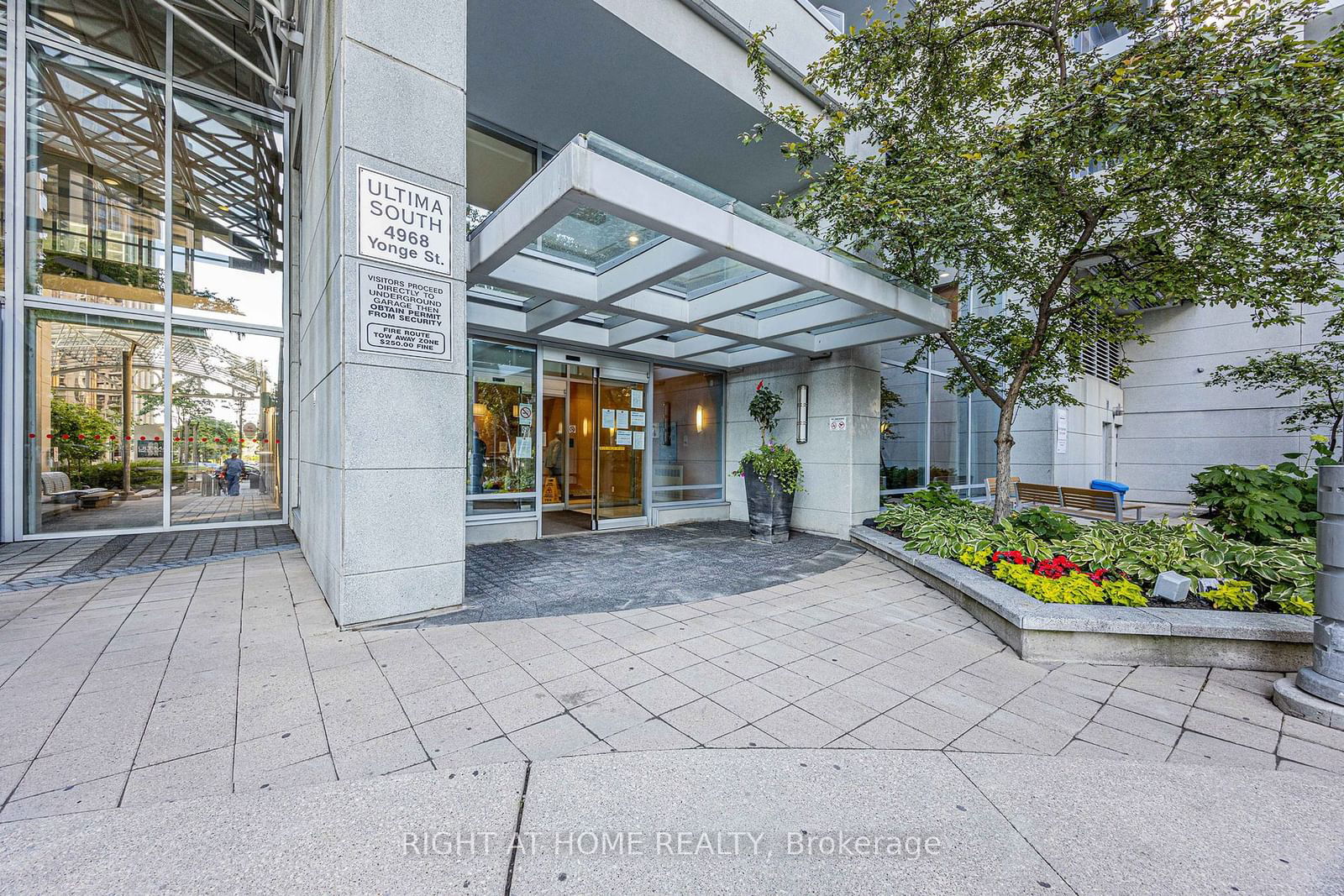 4968 Yonge St, unit 808 for sale