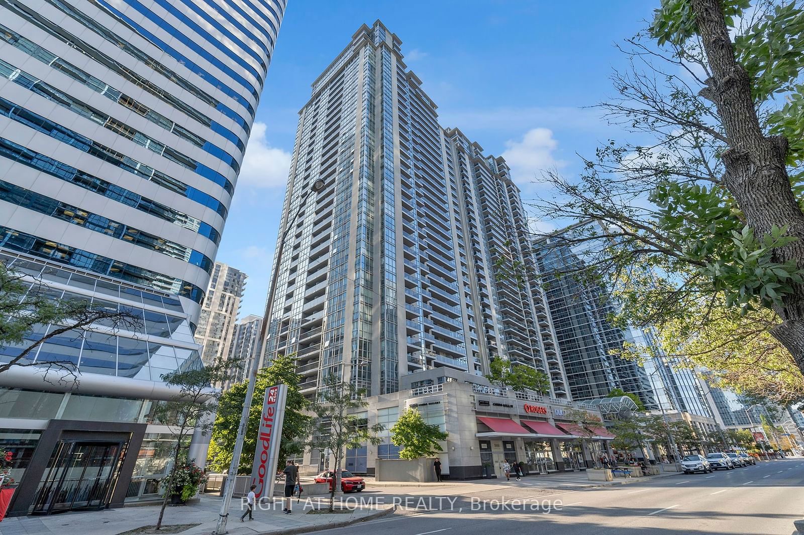 4968 Yonge St, unit 808 for sale