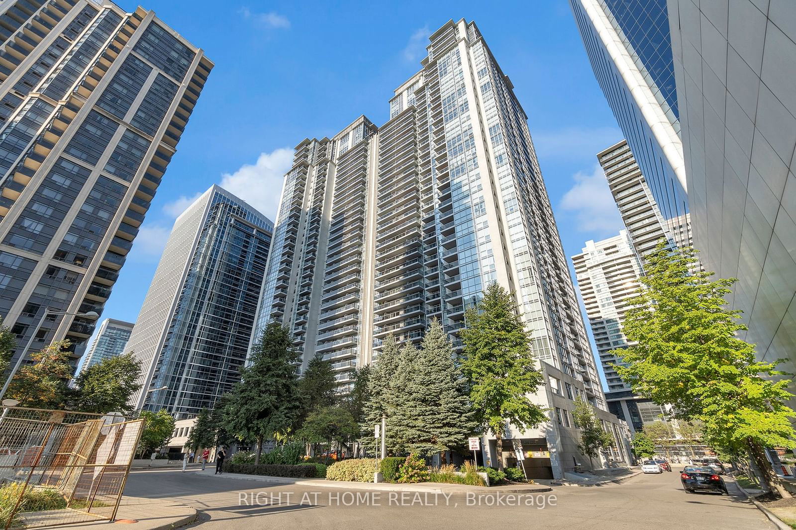 4968 Yonge St, unit 808 for sale