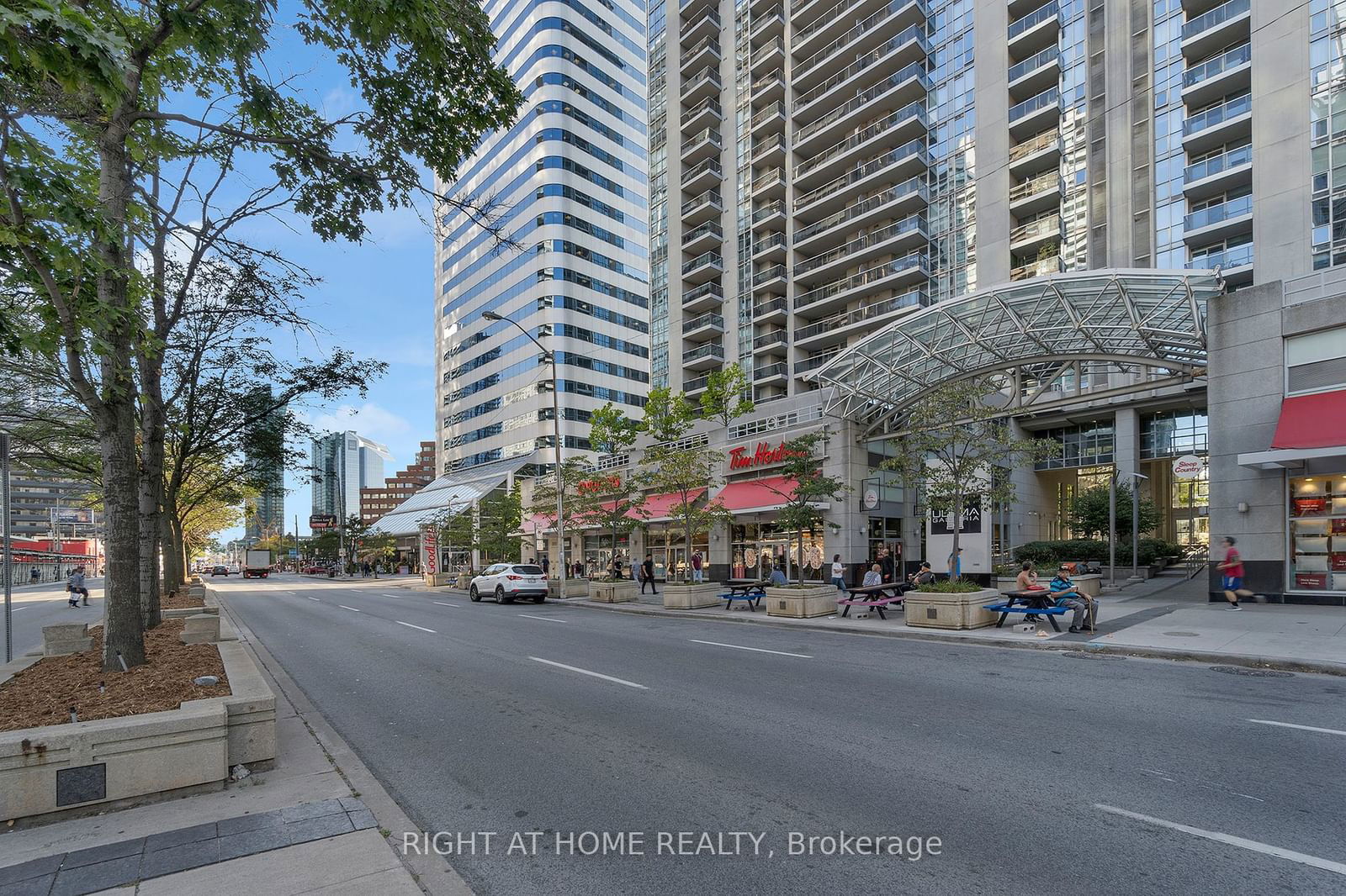 4968 Yonge St, unit 808 for sale