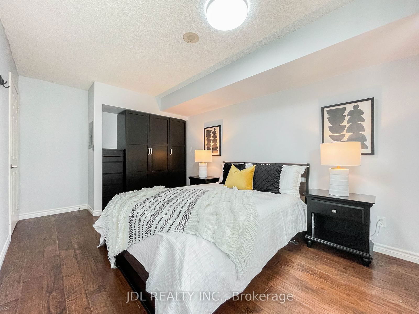 18 Spring Garden Ave, unit 609 for sale - image #20