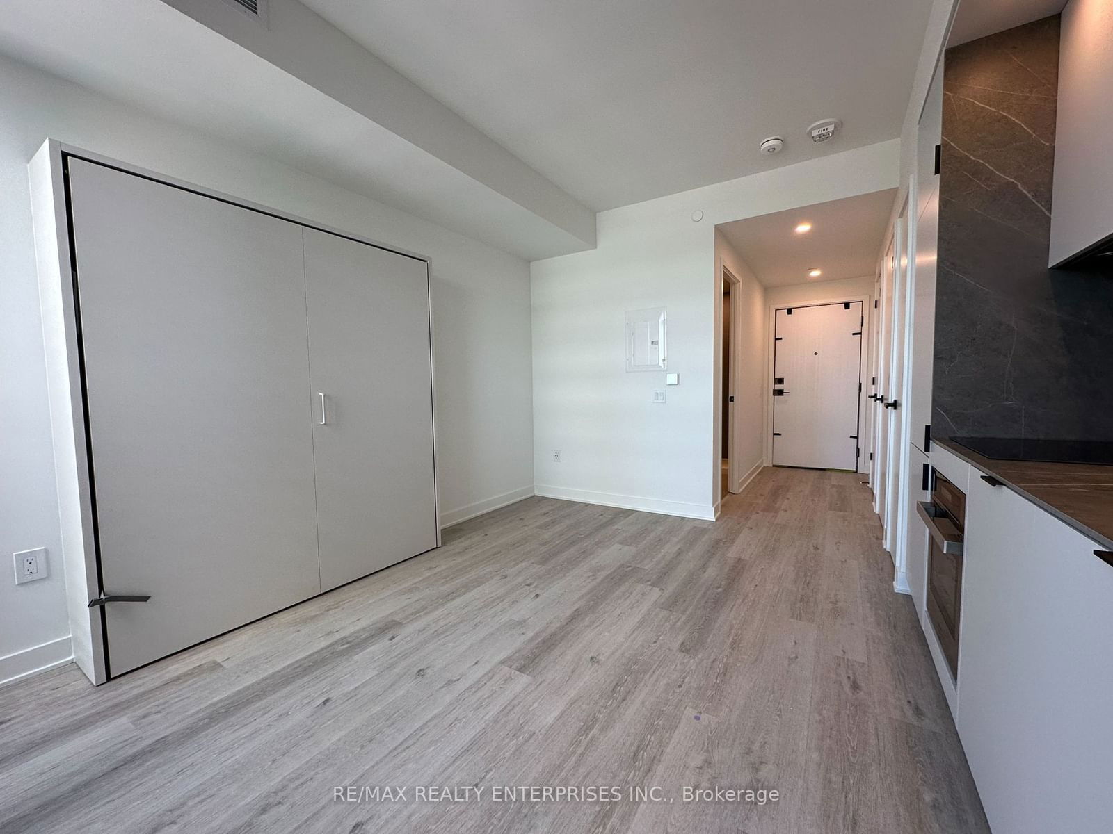 55 Charles St E, unit 3211 for rent