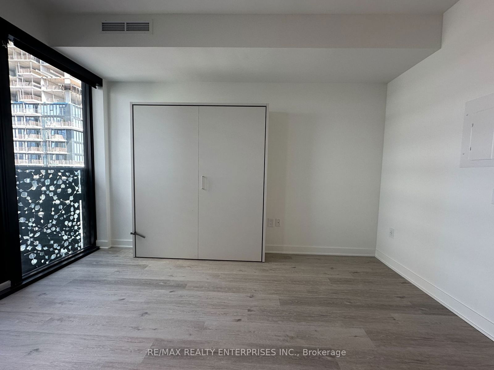 55 Charles St E, unit 3211 for rent