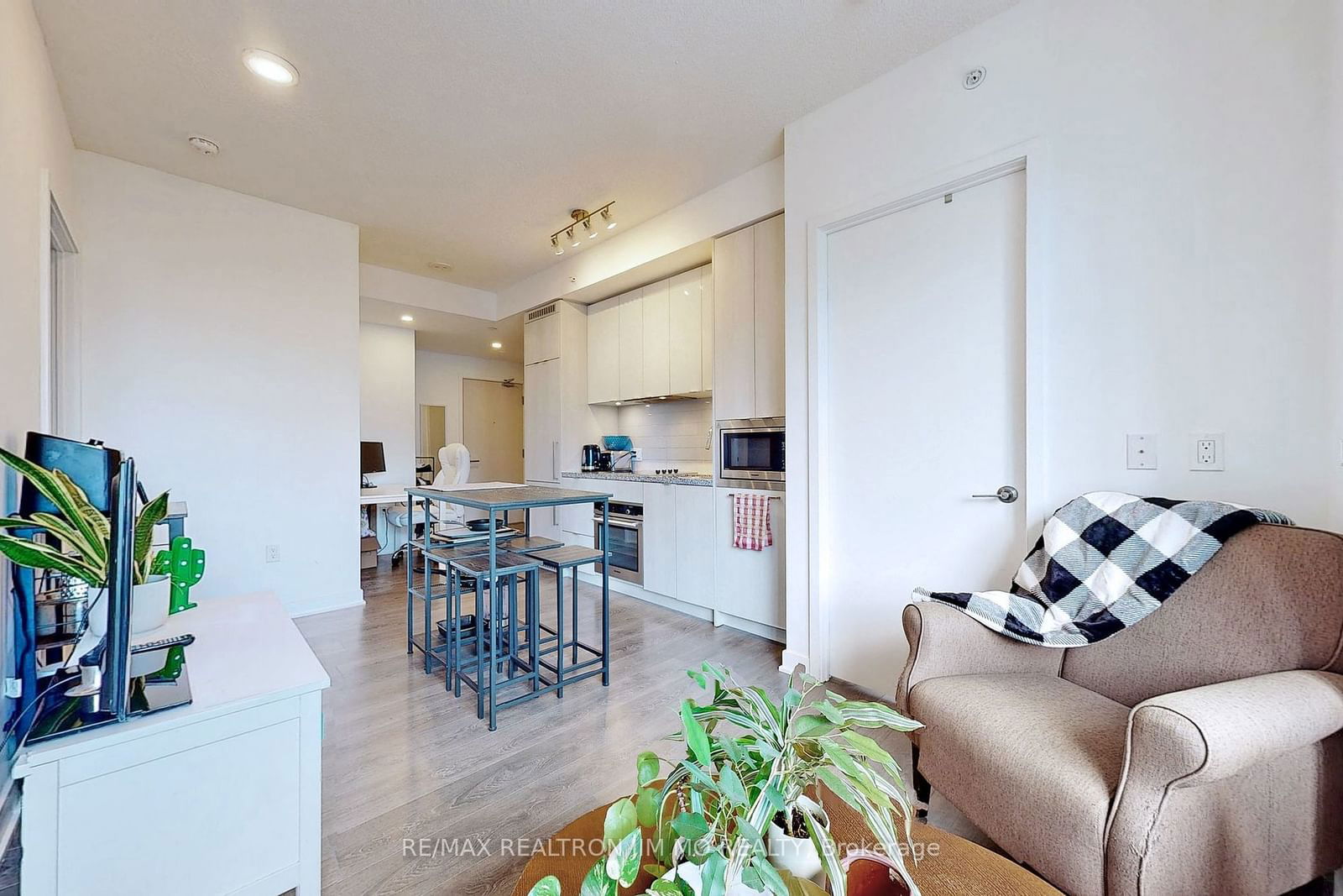 115 Blue Jays Way, unit 1805 for rent - image #8