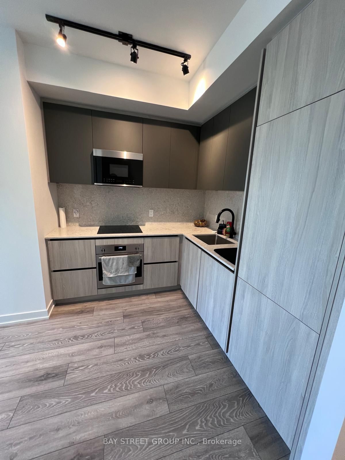 108 Peter St, unit 2015 for rent - image #4