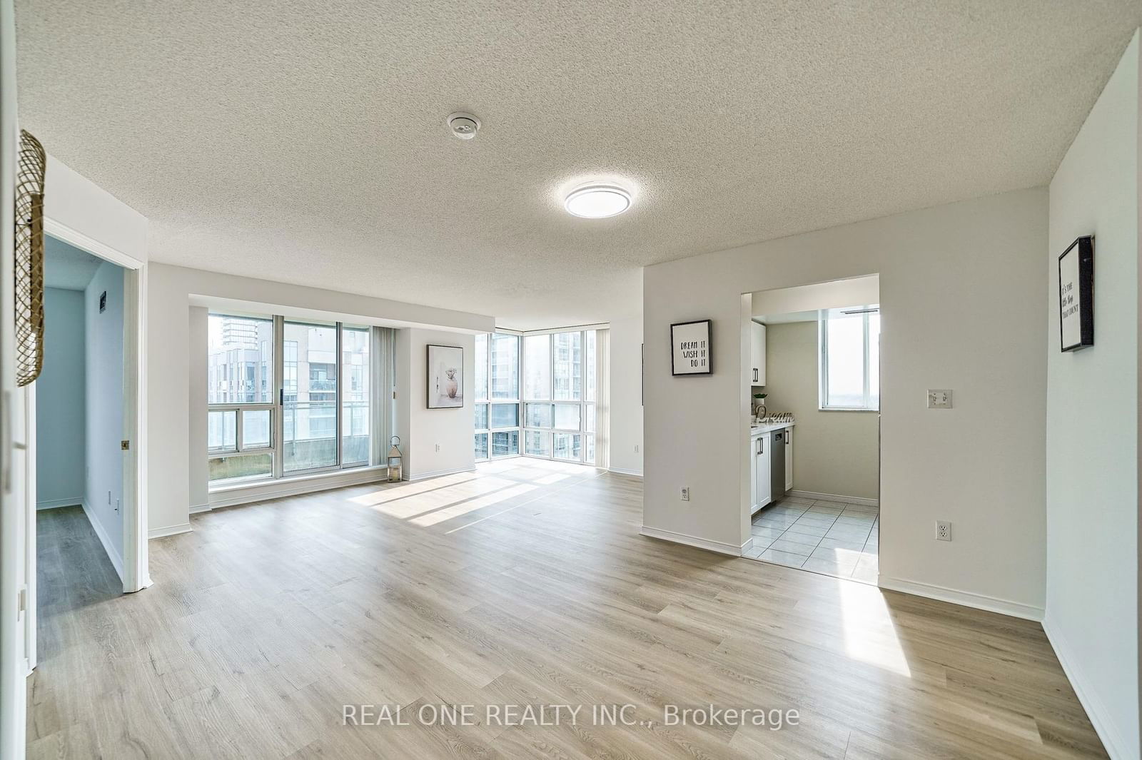 3 Pemberton Ave, unit 1902 for sale - image #10