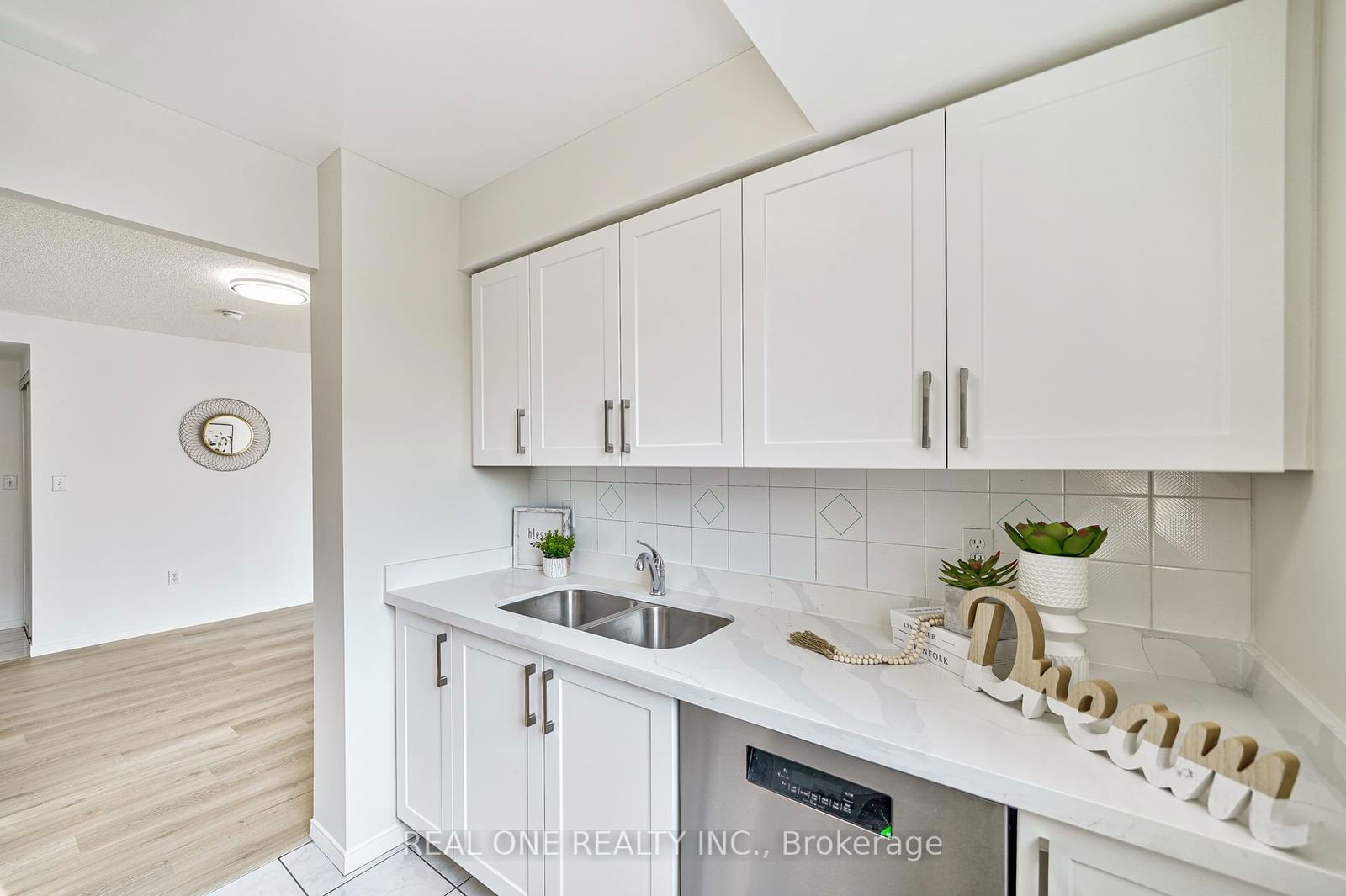 3 Pemberton Ave, unit 1902 for sale - image #8