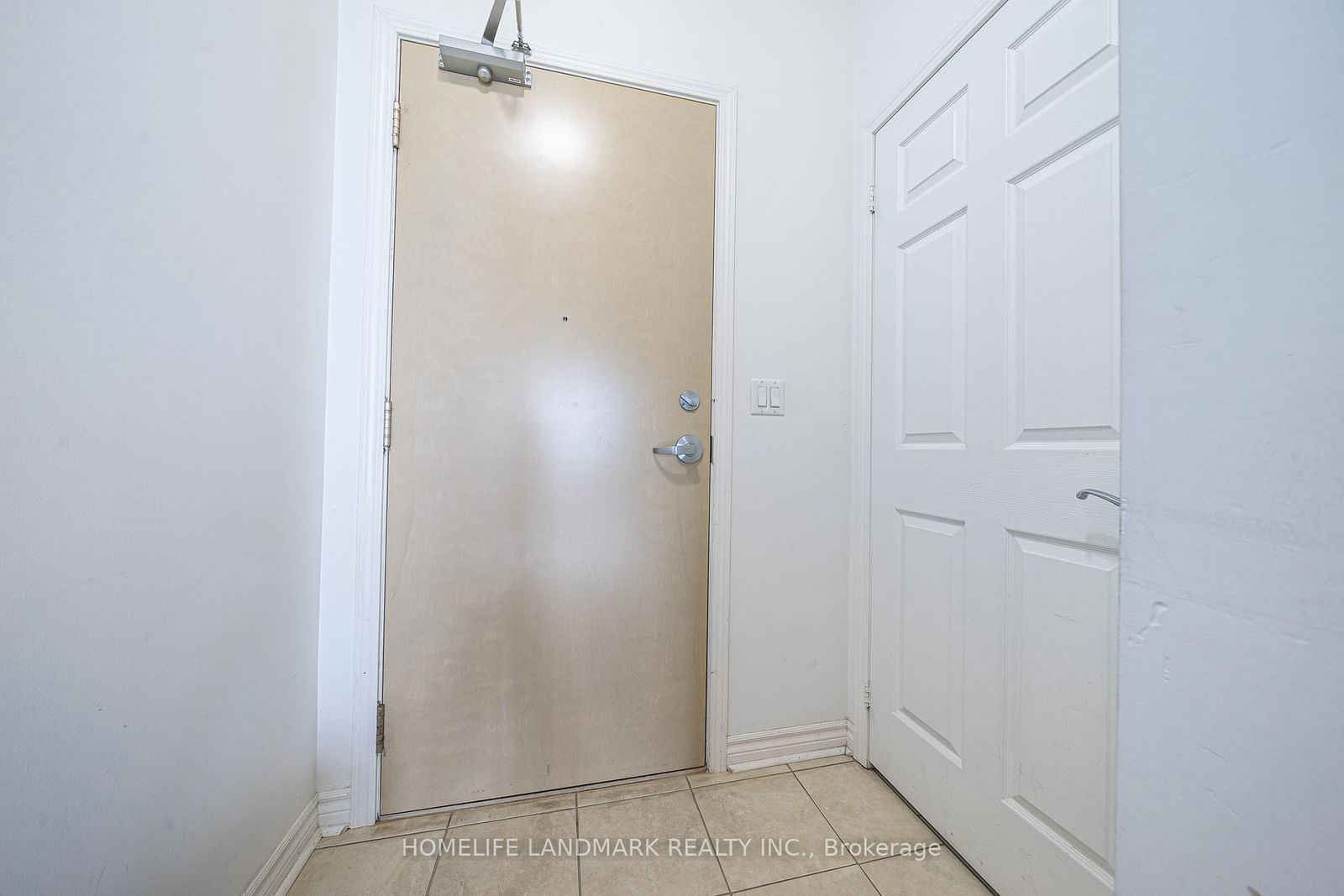 18 Holmes Ave, unit 1806 for rent - image #4