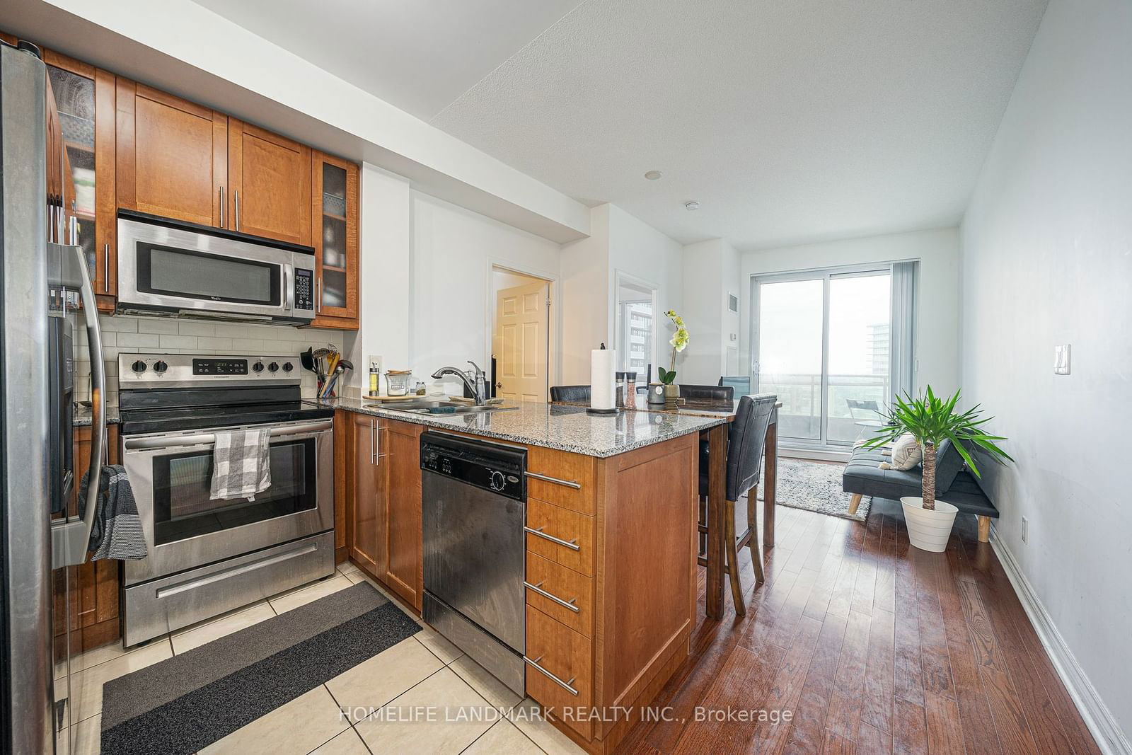 18 Holmes Ave, unit 1806 for rent - image #6