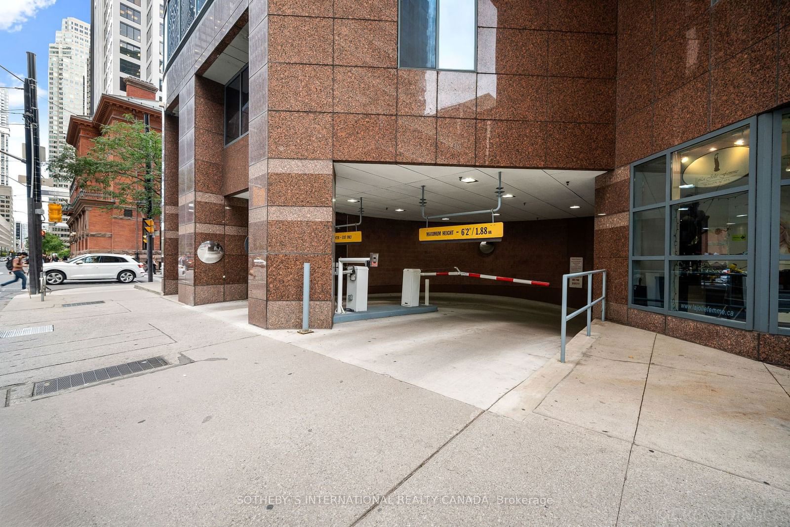 33 University Ave, unit 1106 for sale