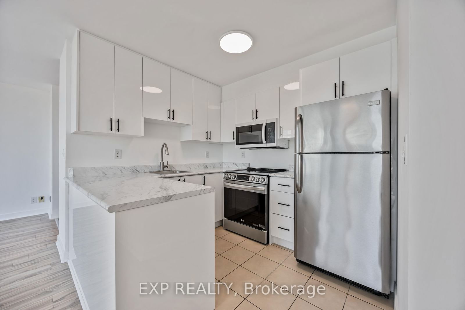 381 Front St W, unit 1803 for rent - image #2