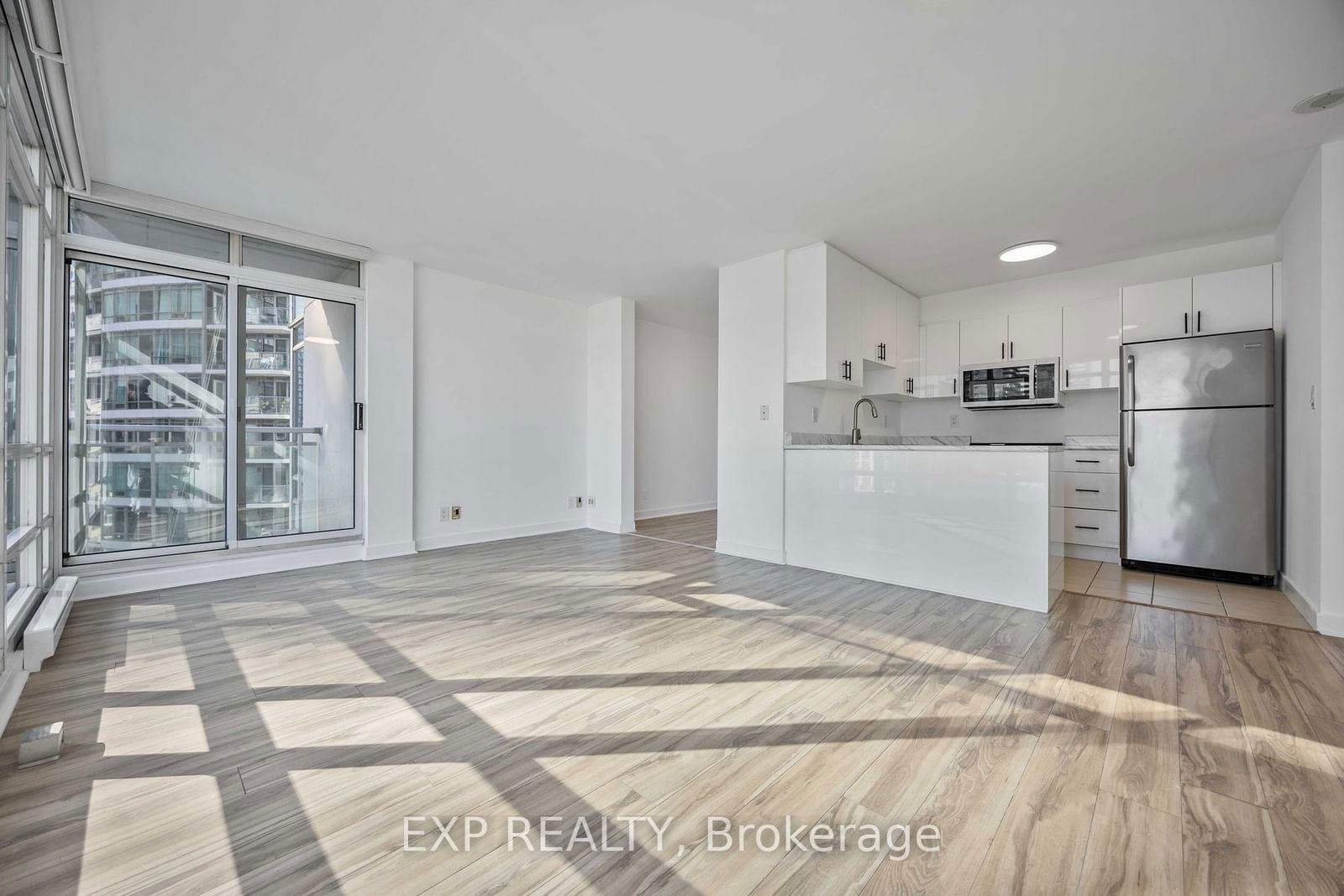 381 Front St W, unit 1803 for rent - image #4