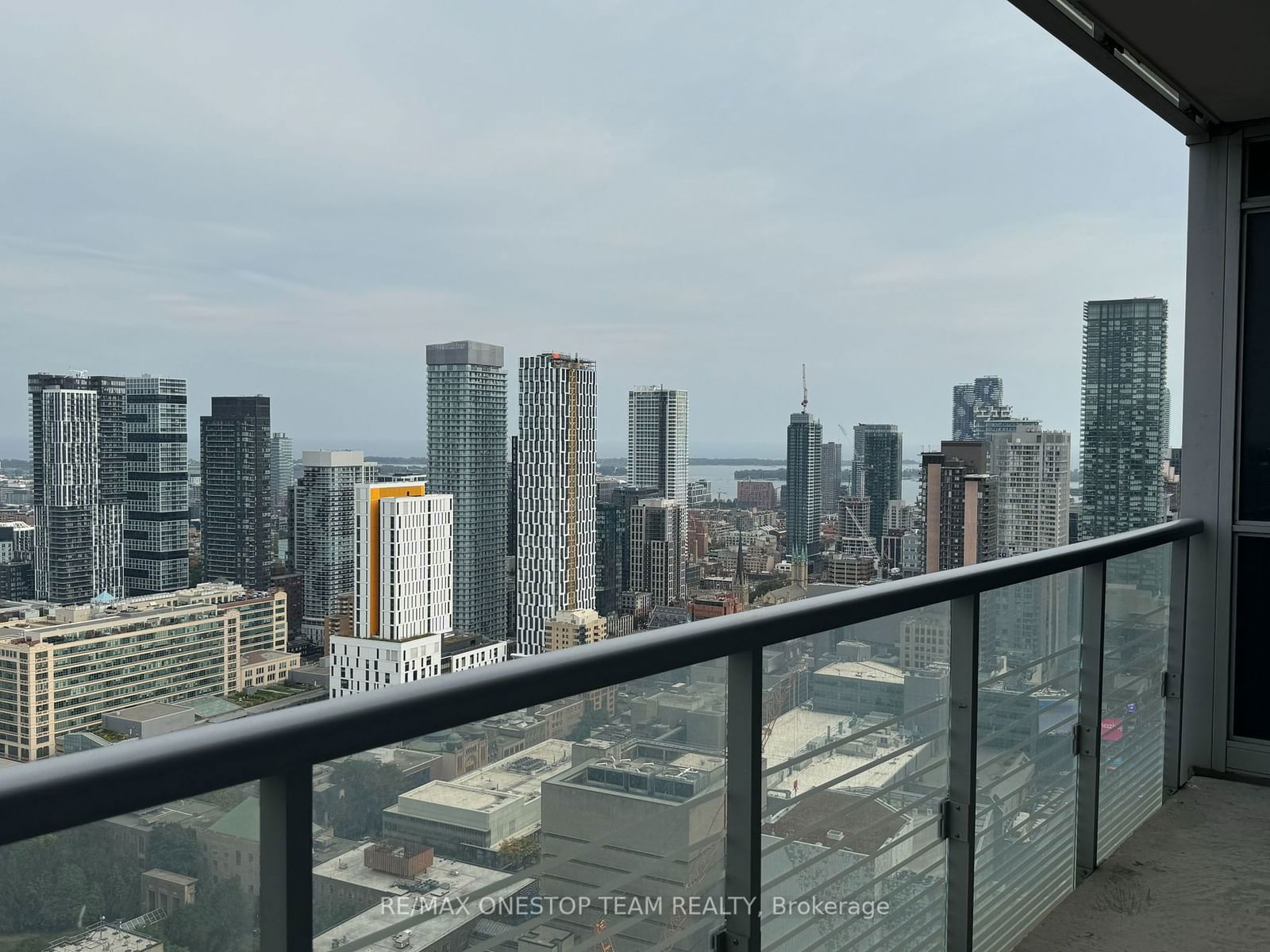 386 Yonge St, unit 3805 for sale