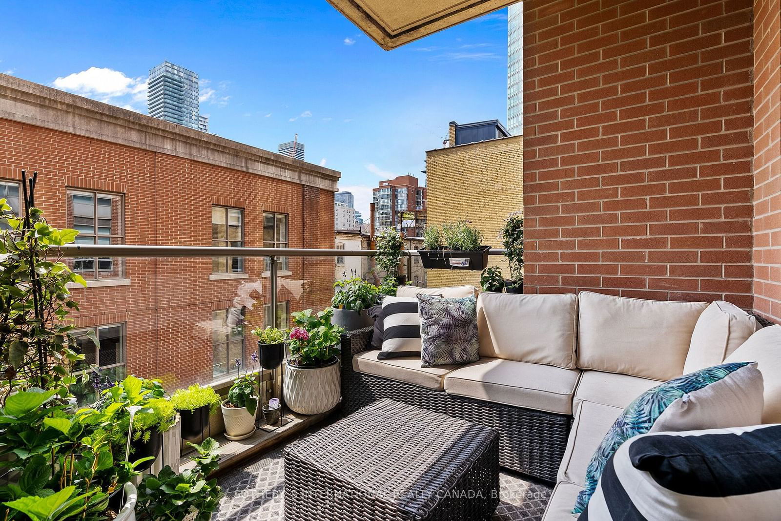 168 King St E, unit 306 for sale