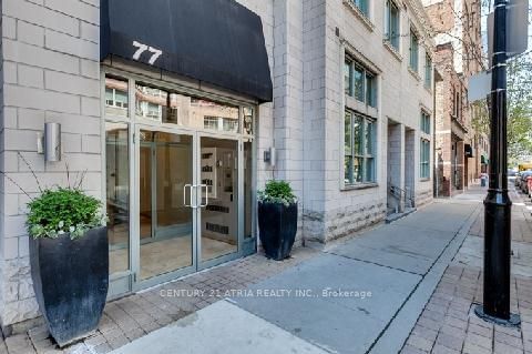 77 Lombard St, unit 504 for rent - image #1