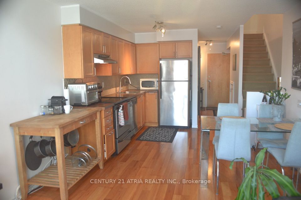 77 Lombard St, unit 504 for rent