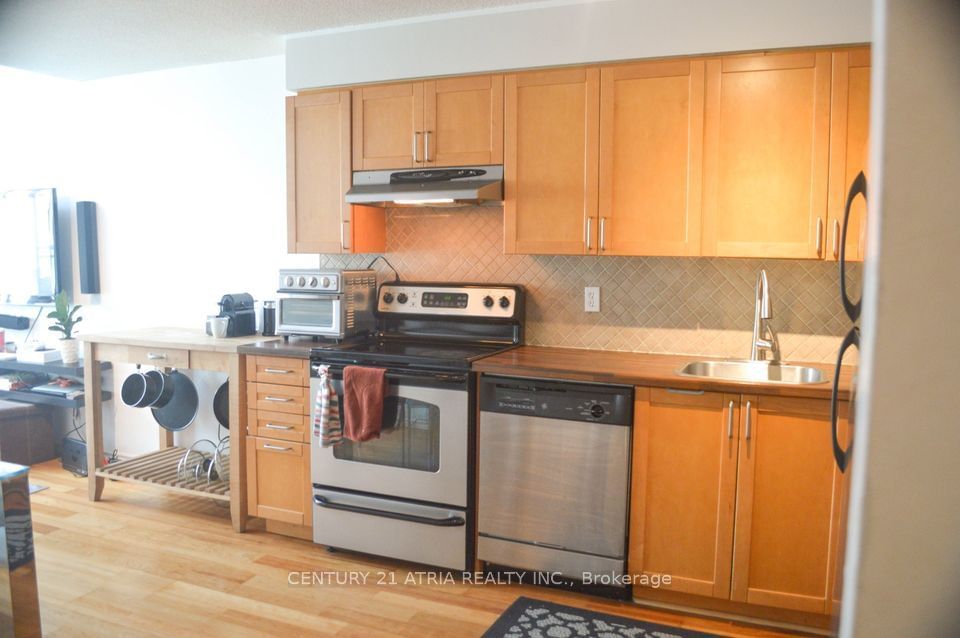 77 Lombard St, unit 504 for rent - image #4