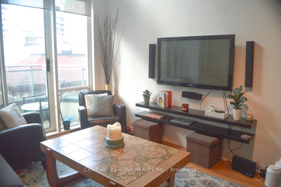 77 Lombard St, unit 504 for rent - image #7