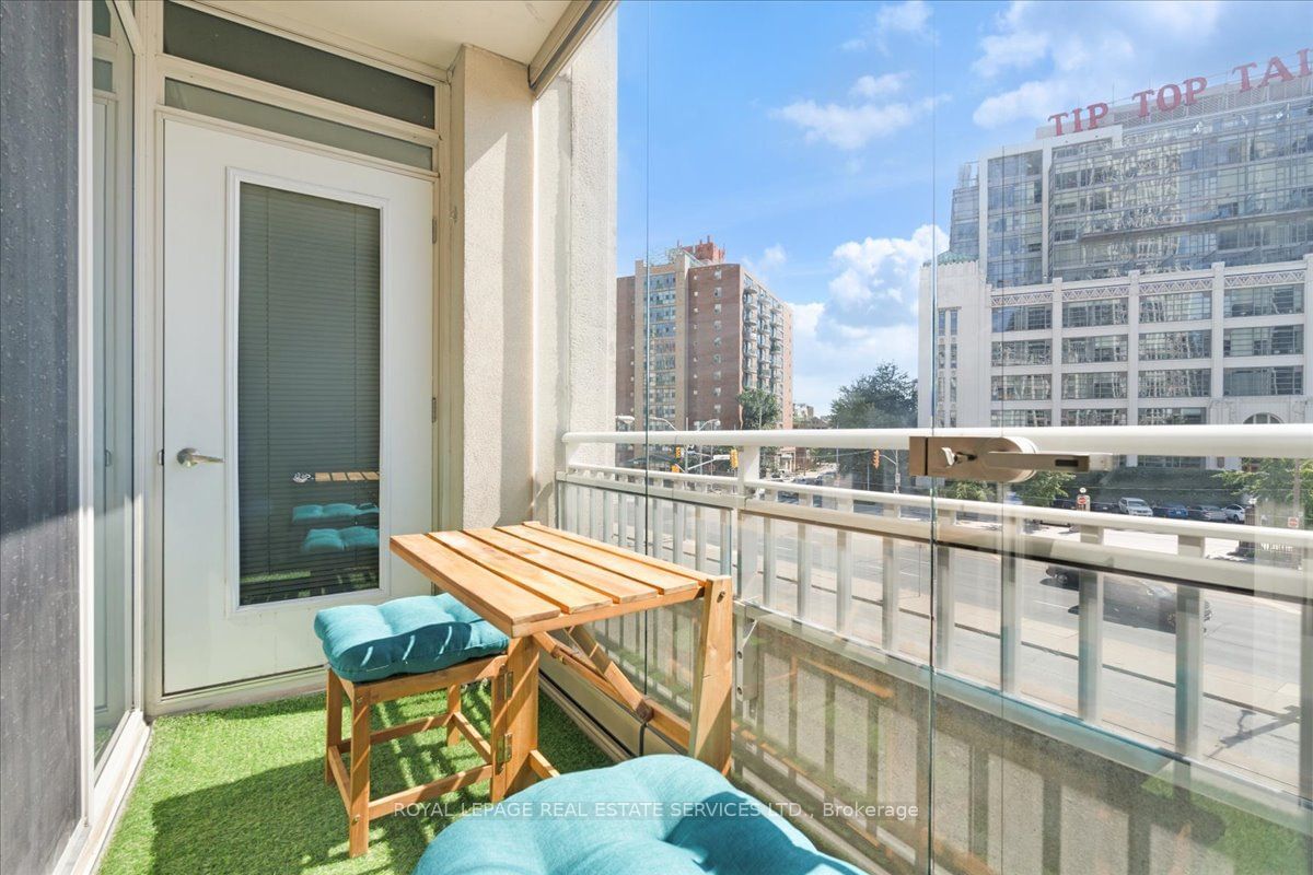 628 Fleet St, unit 327 for sale - image #11