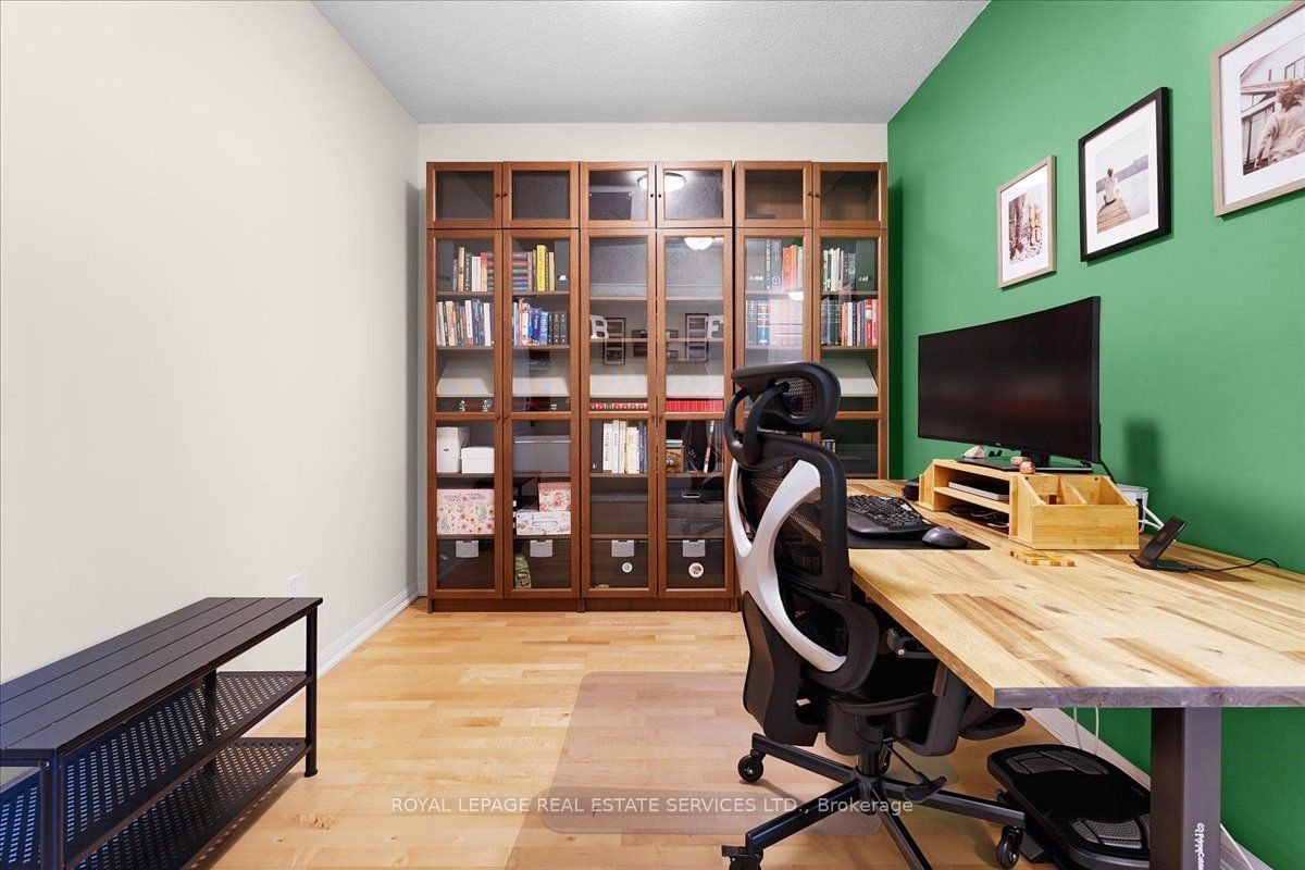 628 Fleet St, unit 327 for sale - image #2