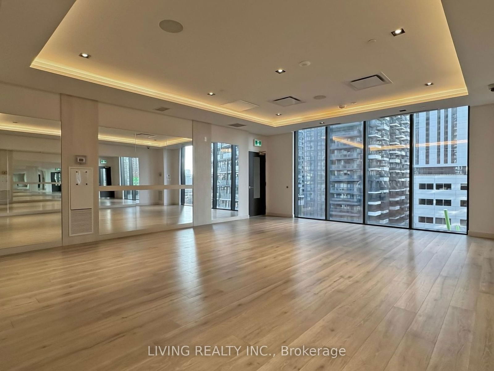 330 Richmond St W, unit LPH1 for sale