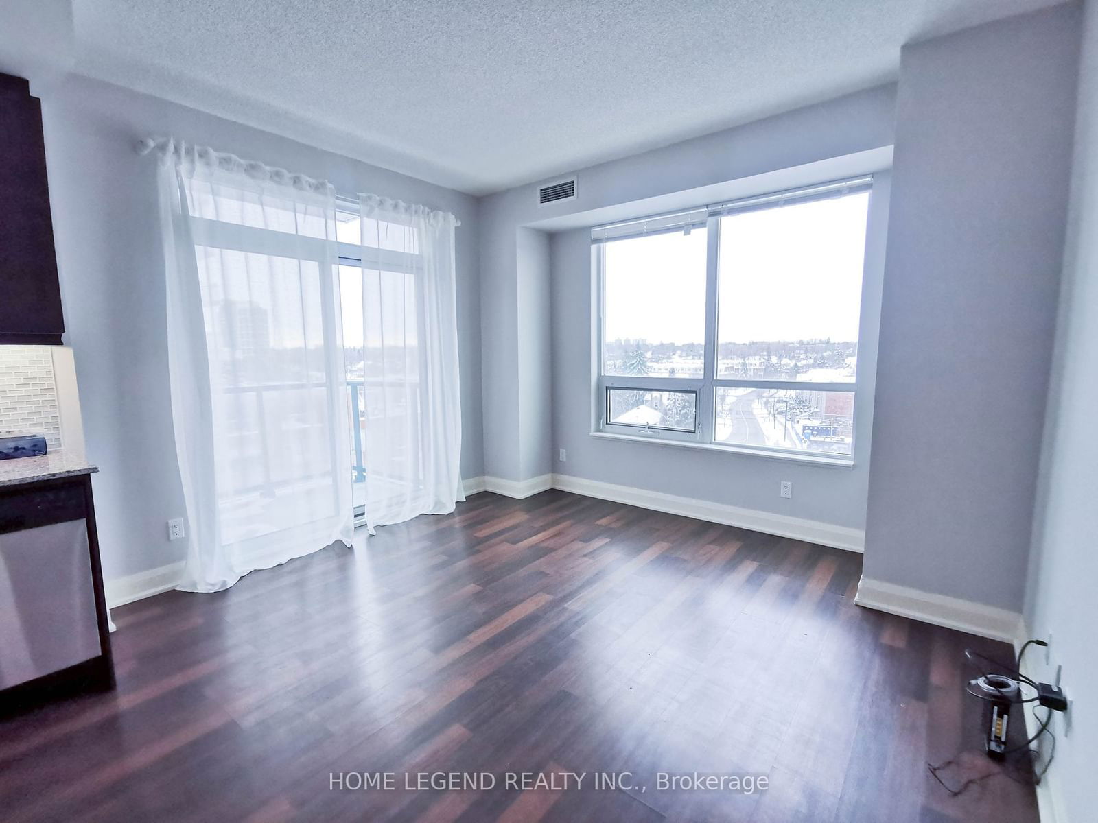 68 Canterbury Pl, unit 605 for rent - image #2