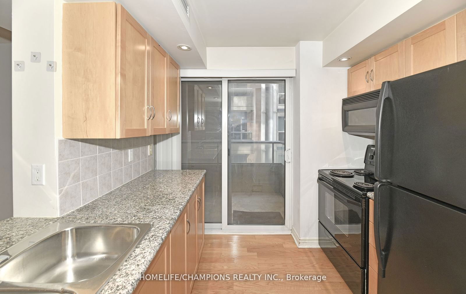 270 Wellington St W, unit 805 for rent - image #4