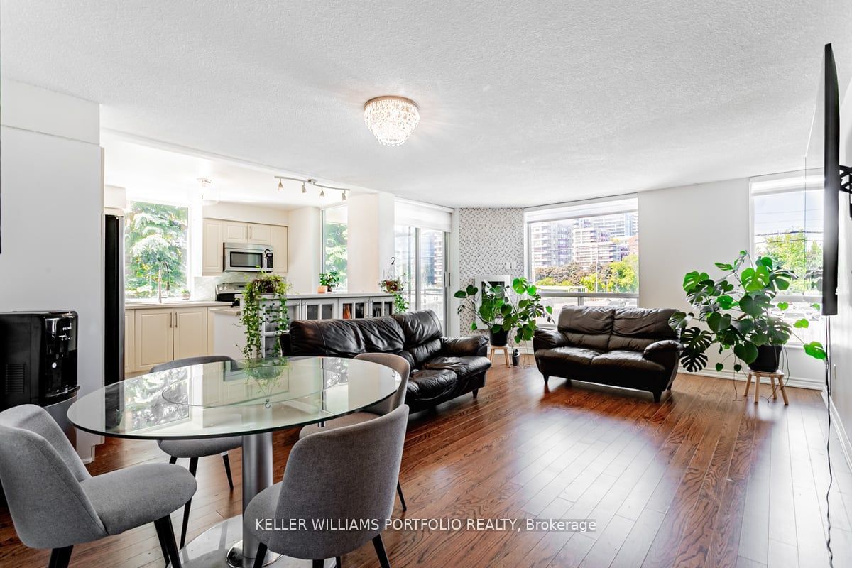 28 Pemberton Ave, unit 201 for sale - image #4