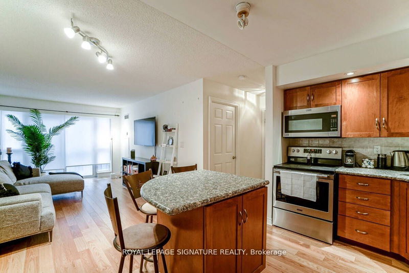 270 Wellington St W, unit 425 for rent - image #1