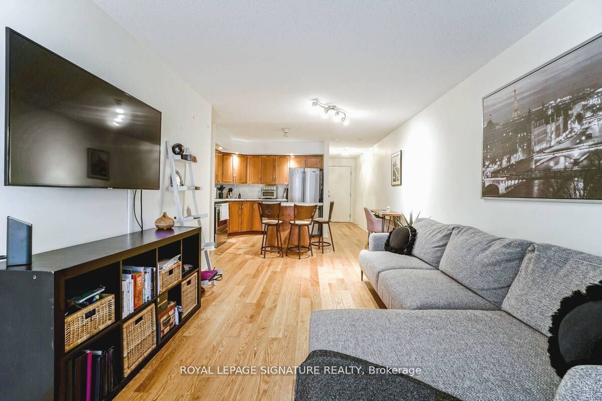 270 Wellington St W, unit 425 for rent - image #3