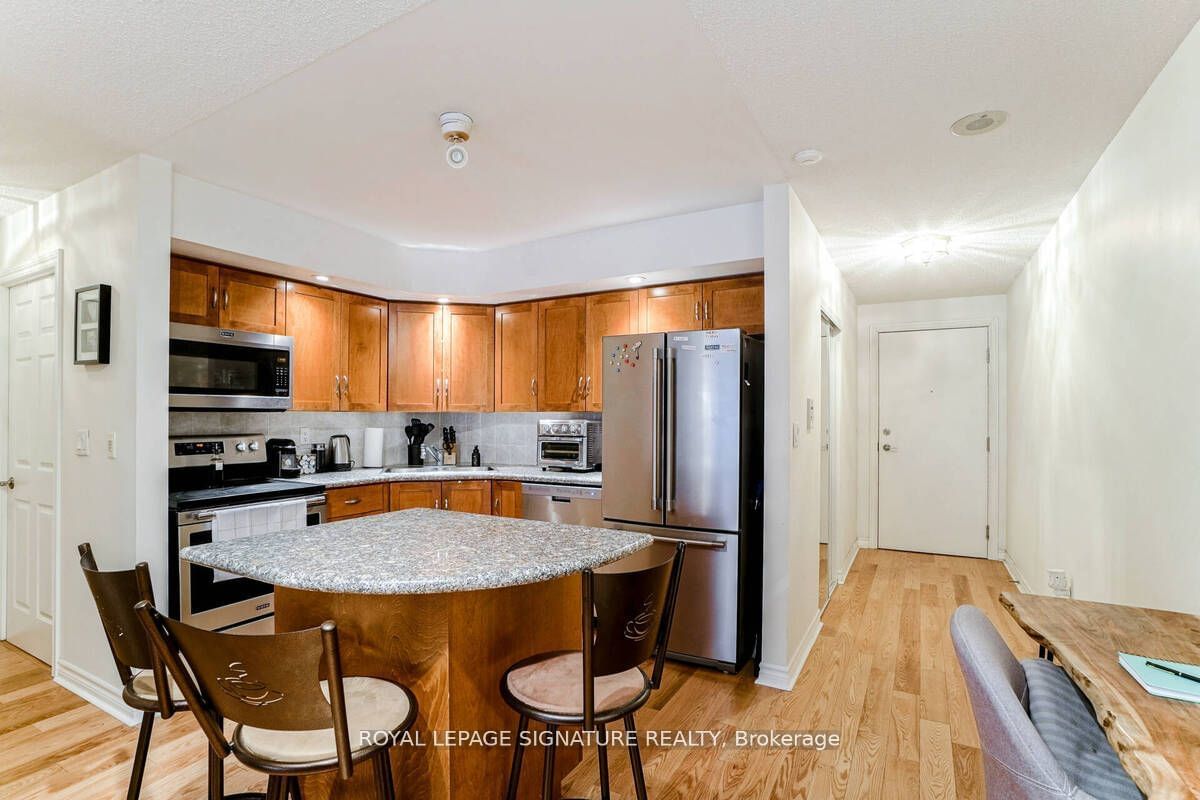 270 Wellington St W, unit 425 for rent - image #7