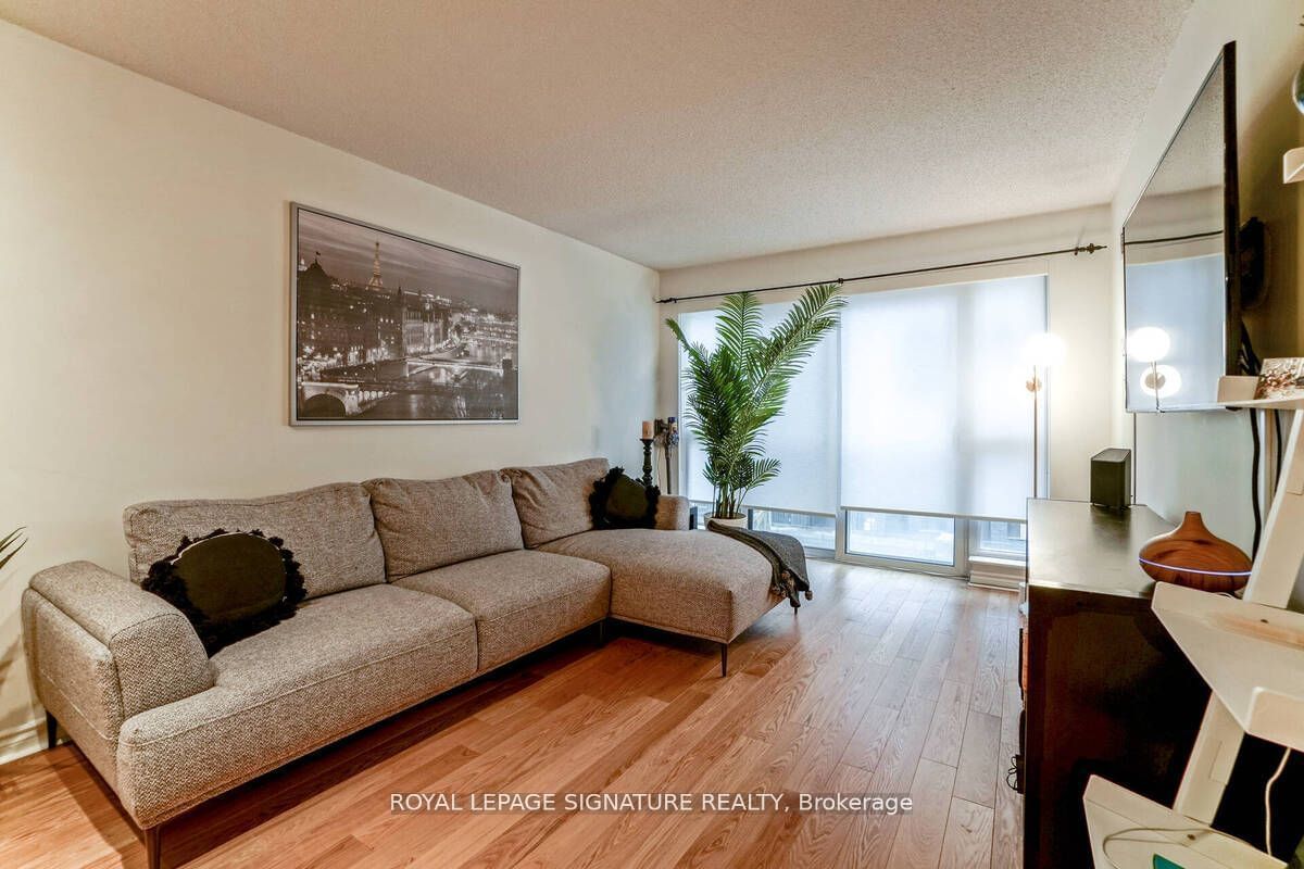 270 Wellington St W, unit 425 for rent - image #8