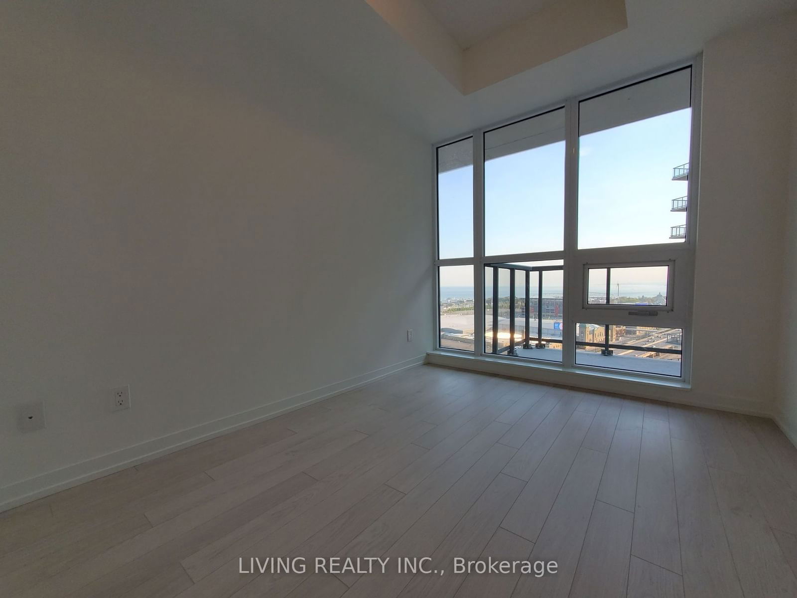 49 East Liberty St, unit 2105 for rent - image #5