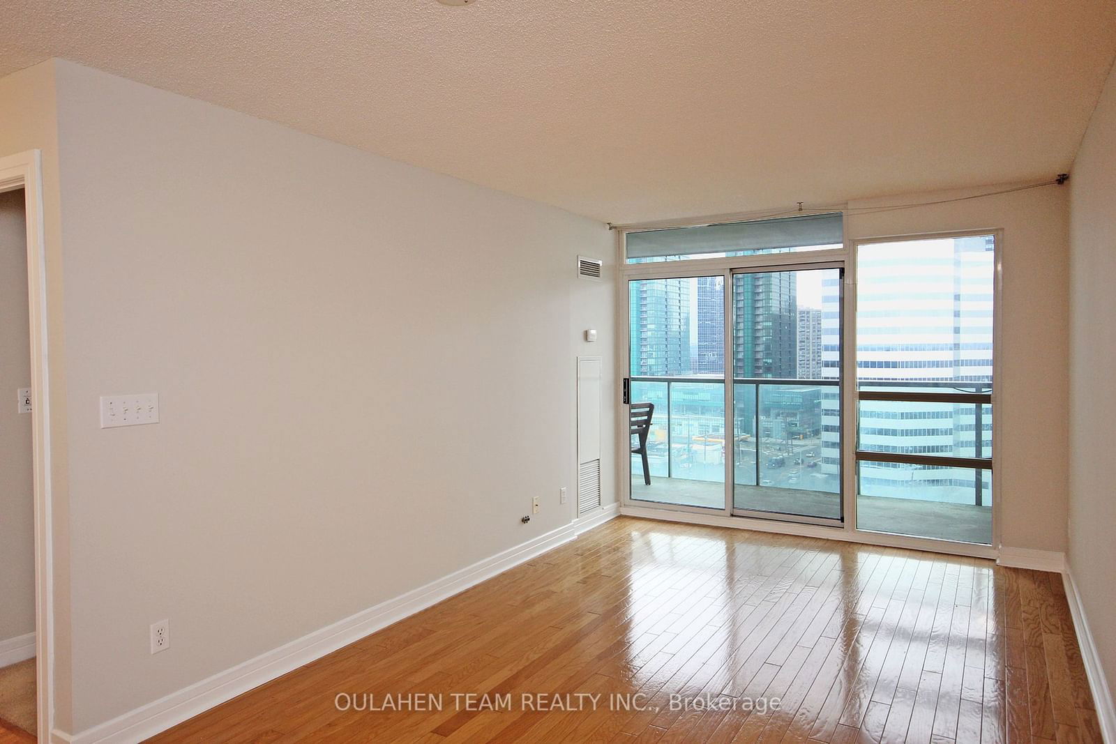 16 Harrison Garden Blvd, unit 1512 for rent - image #2