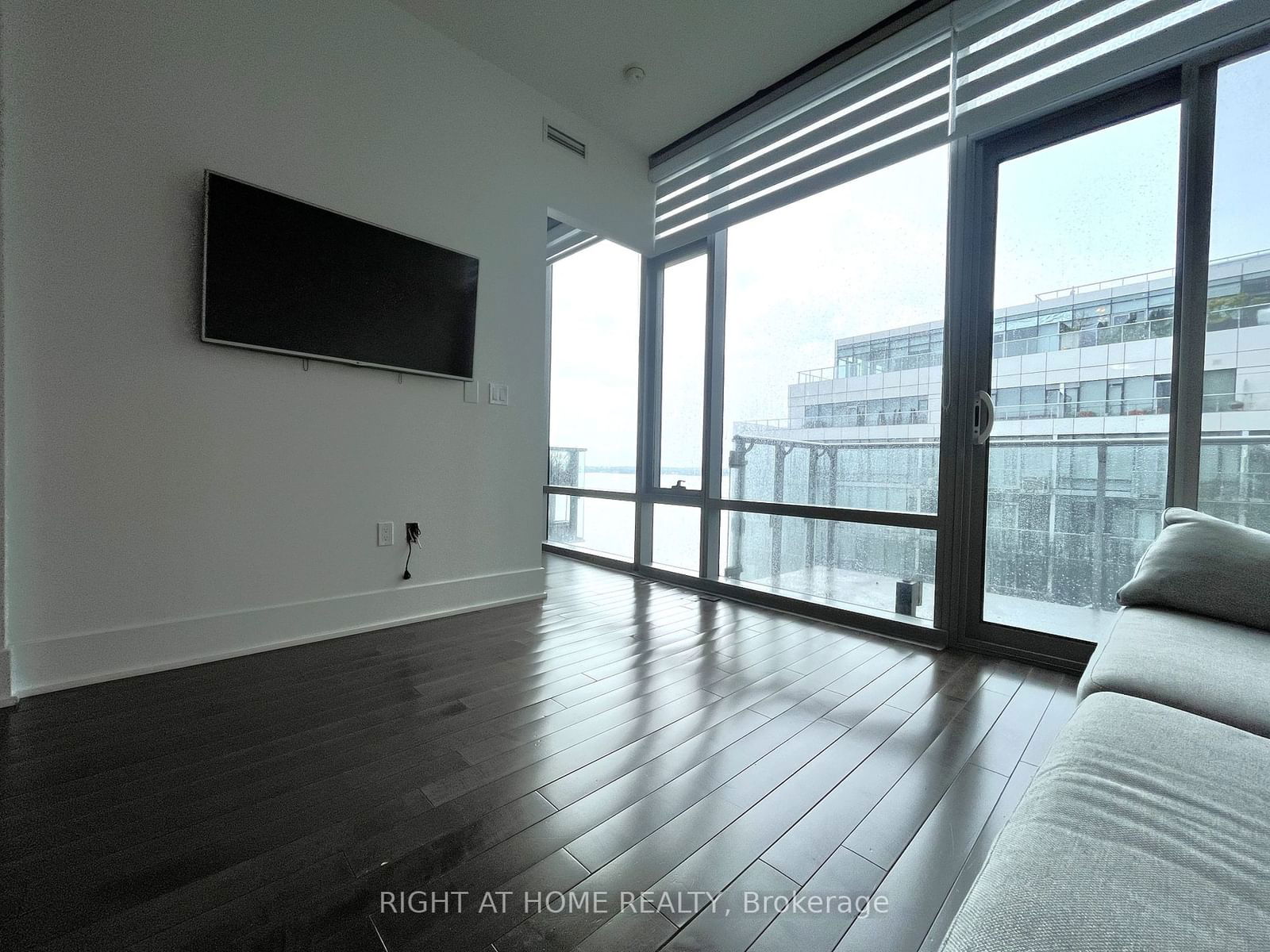 39 Queens Quay E, unit 1024 for rent - image #10