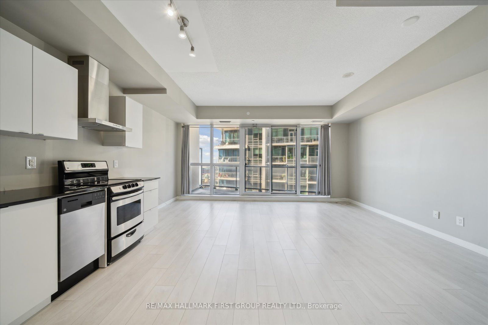 51 East Liberty St, unit 1816 for sale - image #22