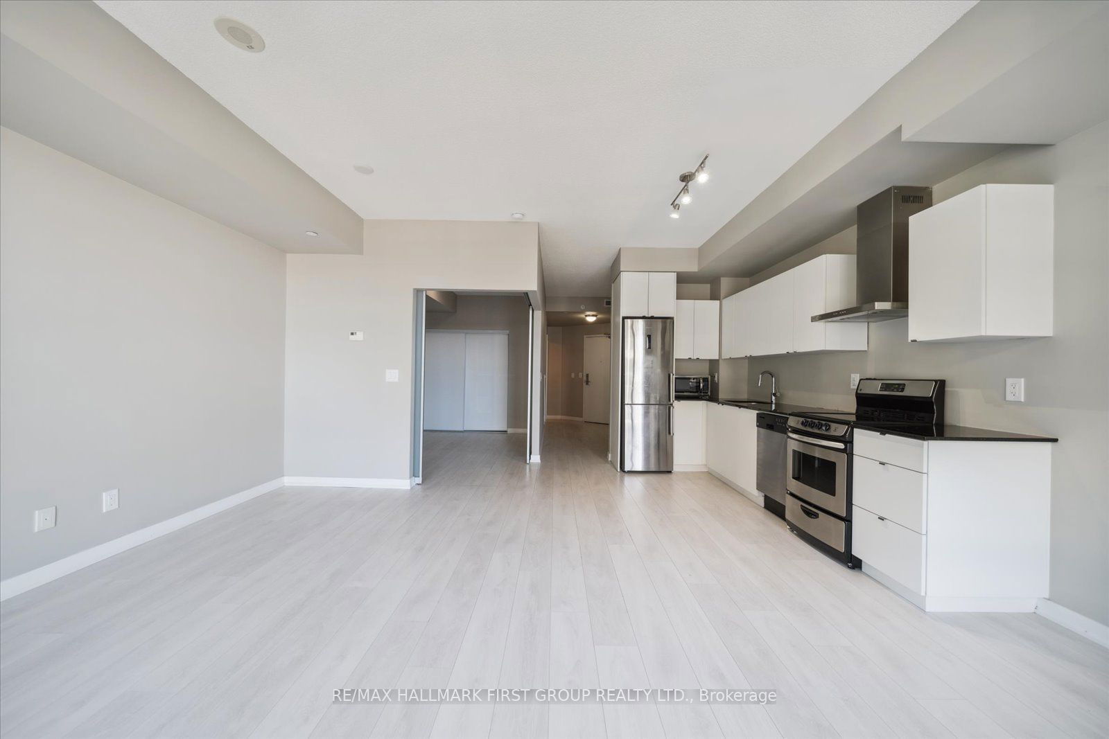 51 East Liberty St, unit 1816 for sale - image #28