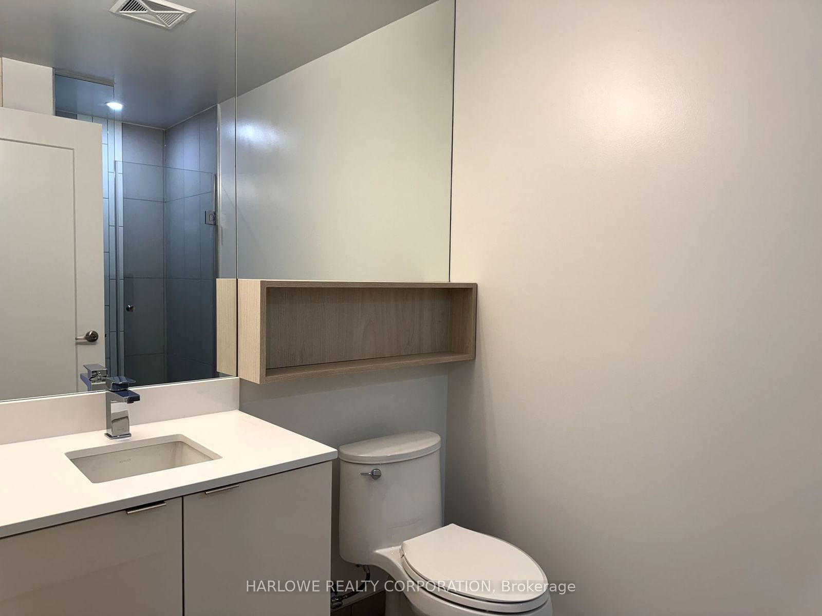 70 Princess St, unit 2007 E for rent