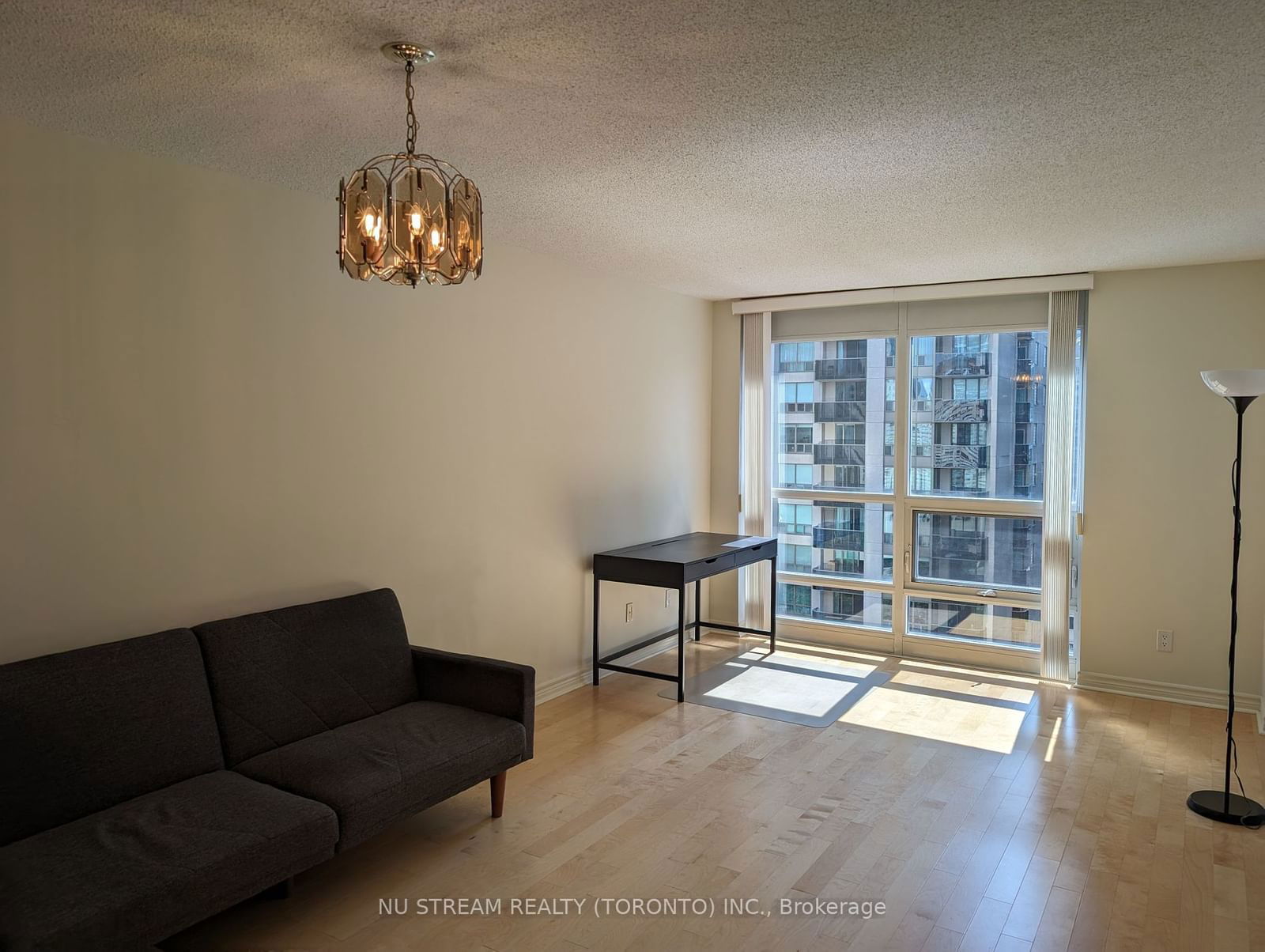 763 Bay St, unit 1211 for rent - image #2