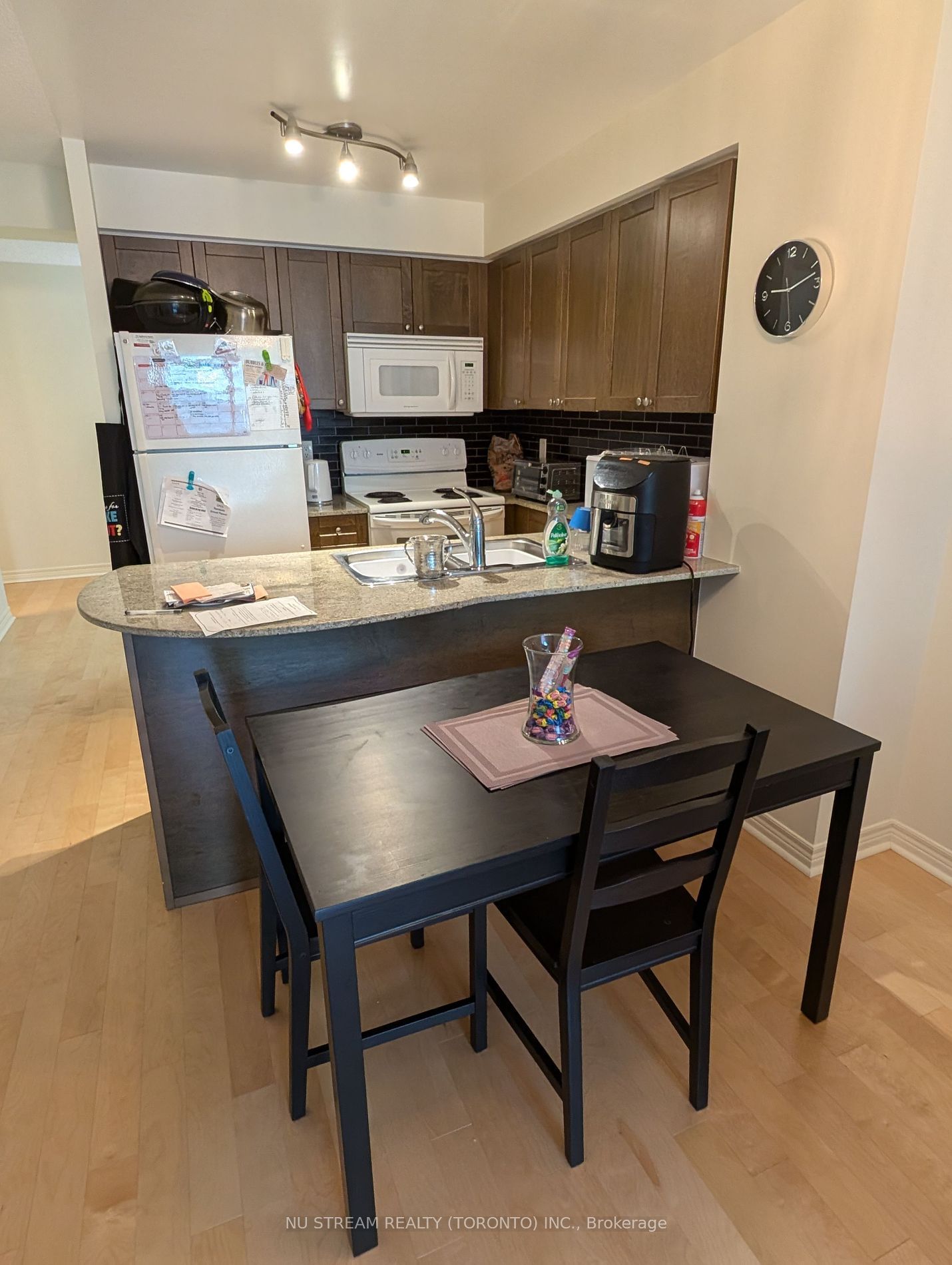 763 Bay St, unit 1211 for rent - image #3