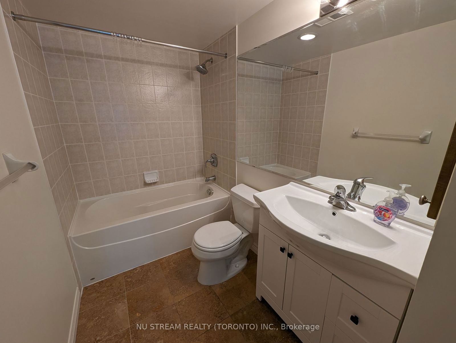 763 Bay St, unit 1211 for rent - image #8