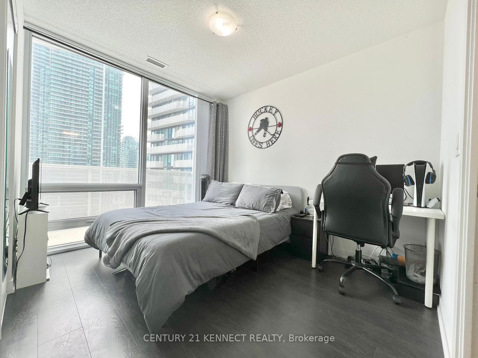 100 Harbour St, unit 1704 for rent - image #16