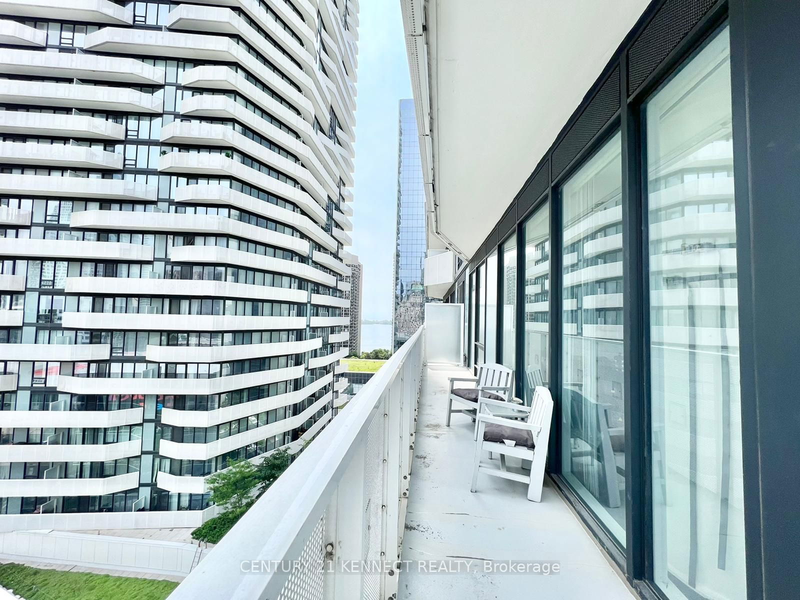 100 Harbour St, unit 1704 for rent