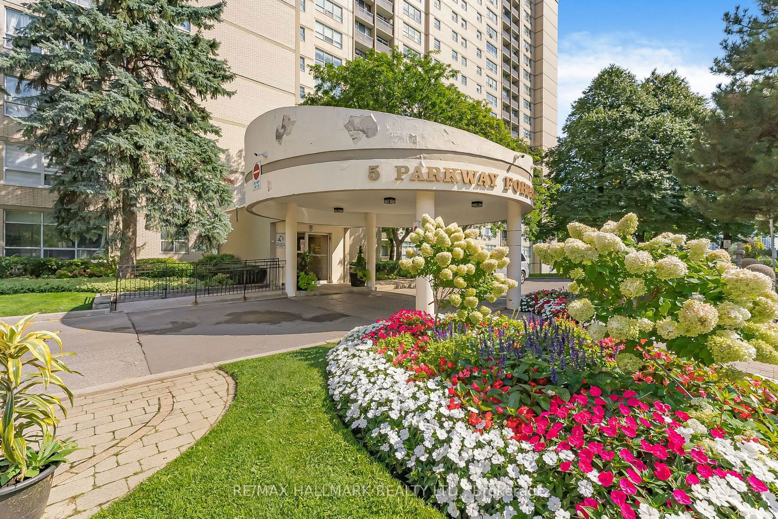 5 Parkway Forest Dr, unit 306 for sale - image #2