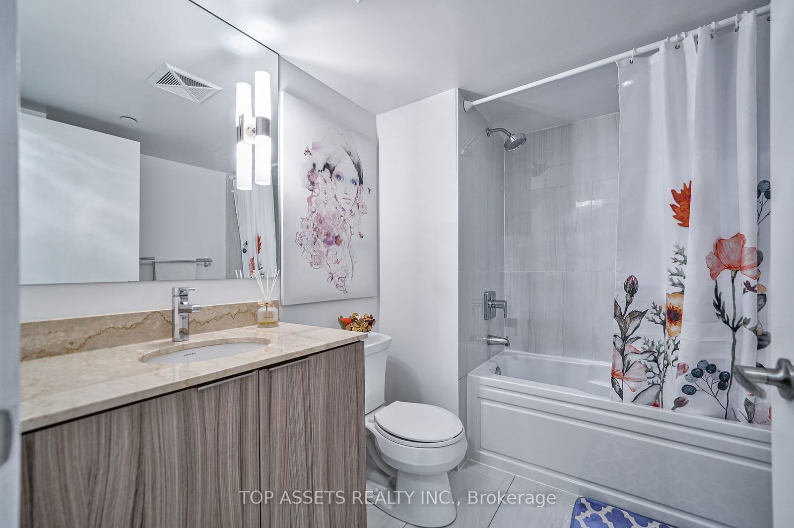 955 Bay St, unit 319 for sale - image #22