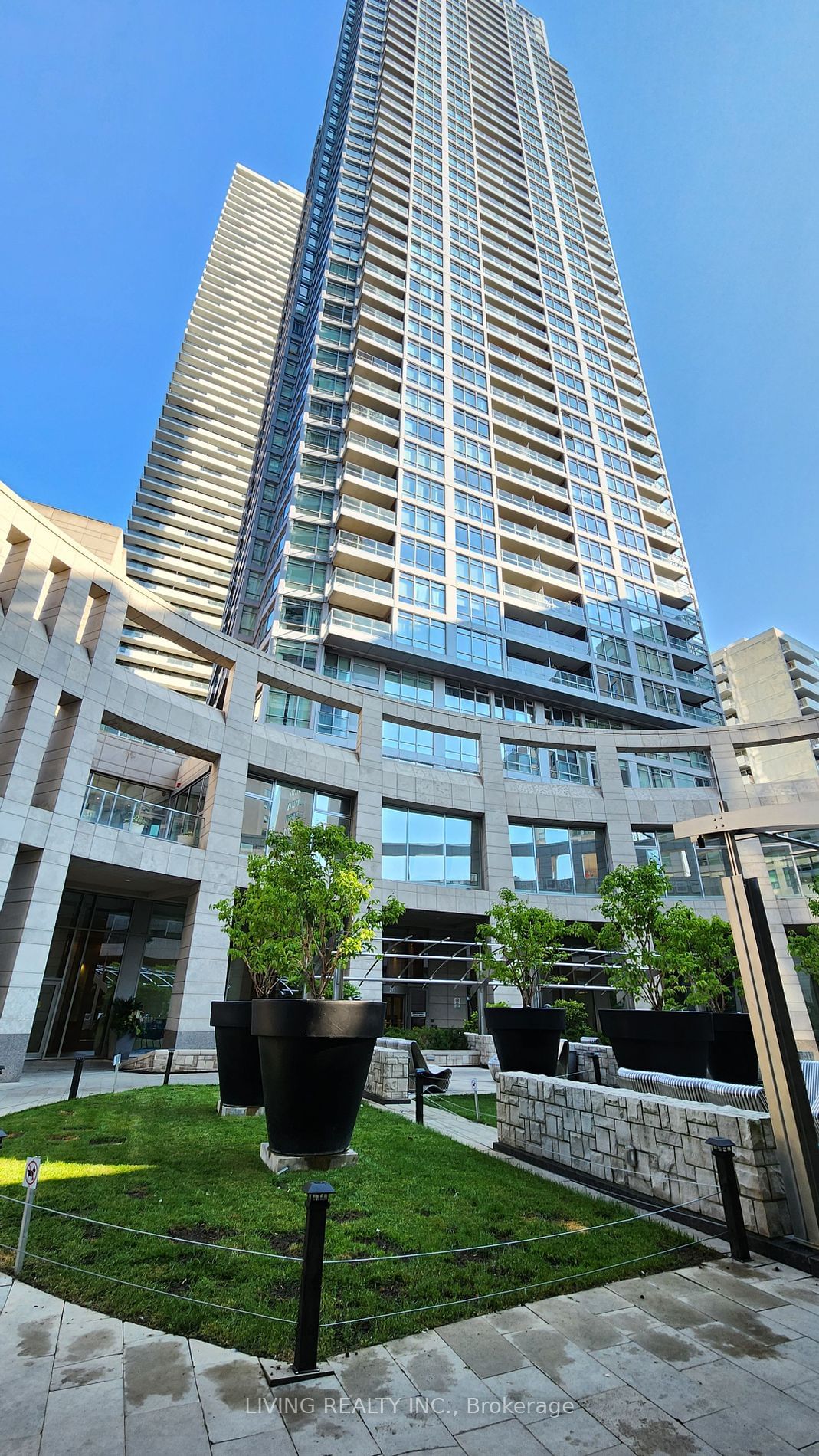 2191 Yonge St, unit 3706 for rent