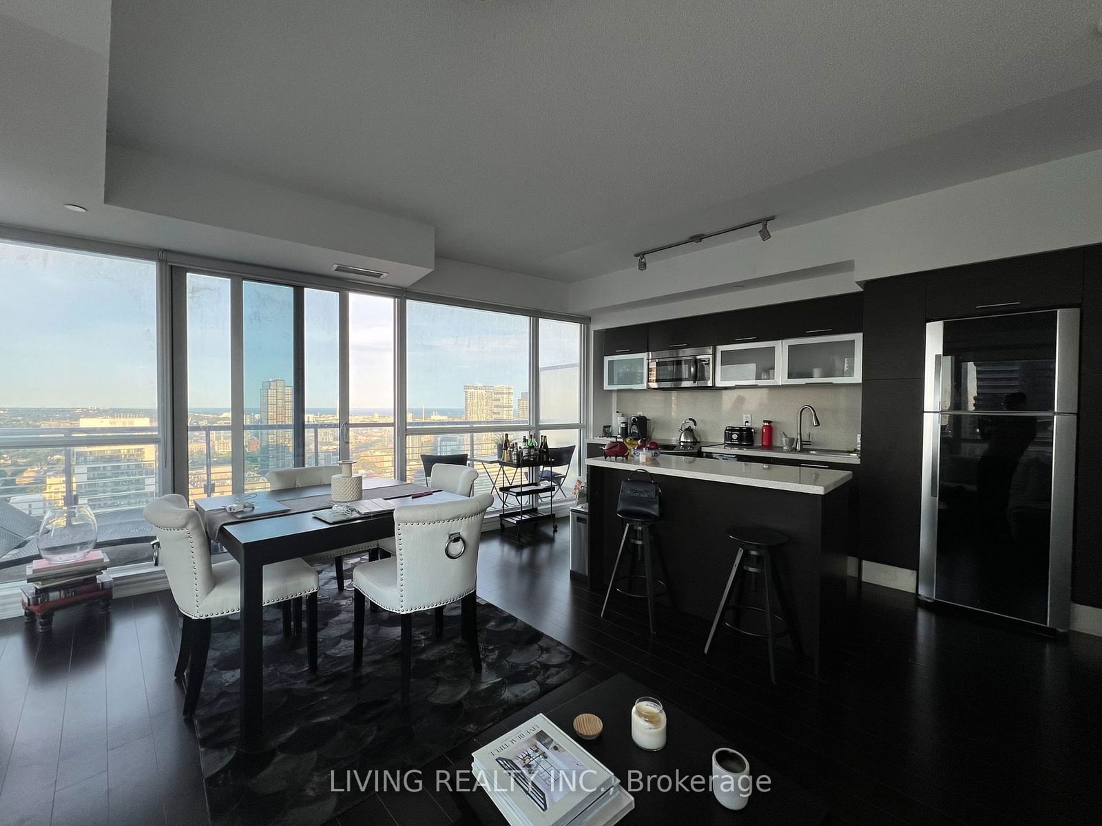 386 Yonge St, unit 3702 for rent - image #7