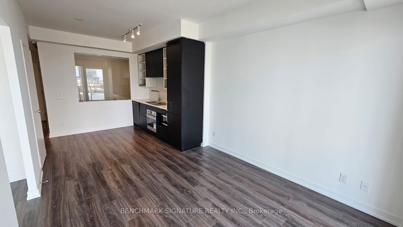 20 Edward St, unit 2513 for rent